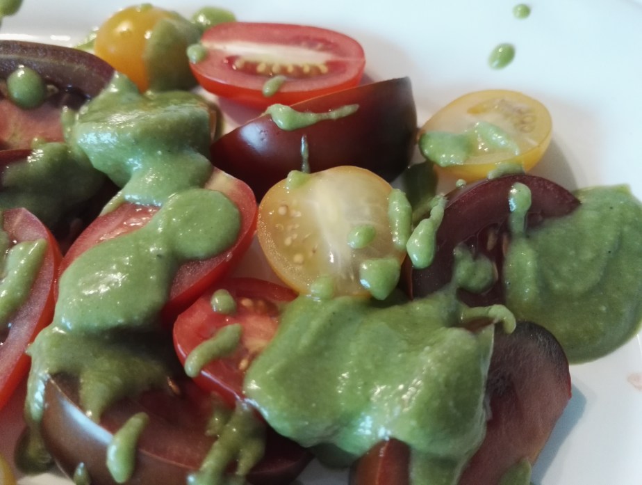 Tomatensalat mit Zitronen-Basilikumöl