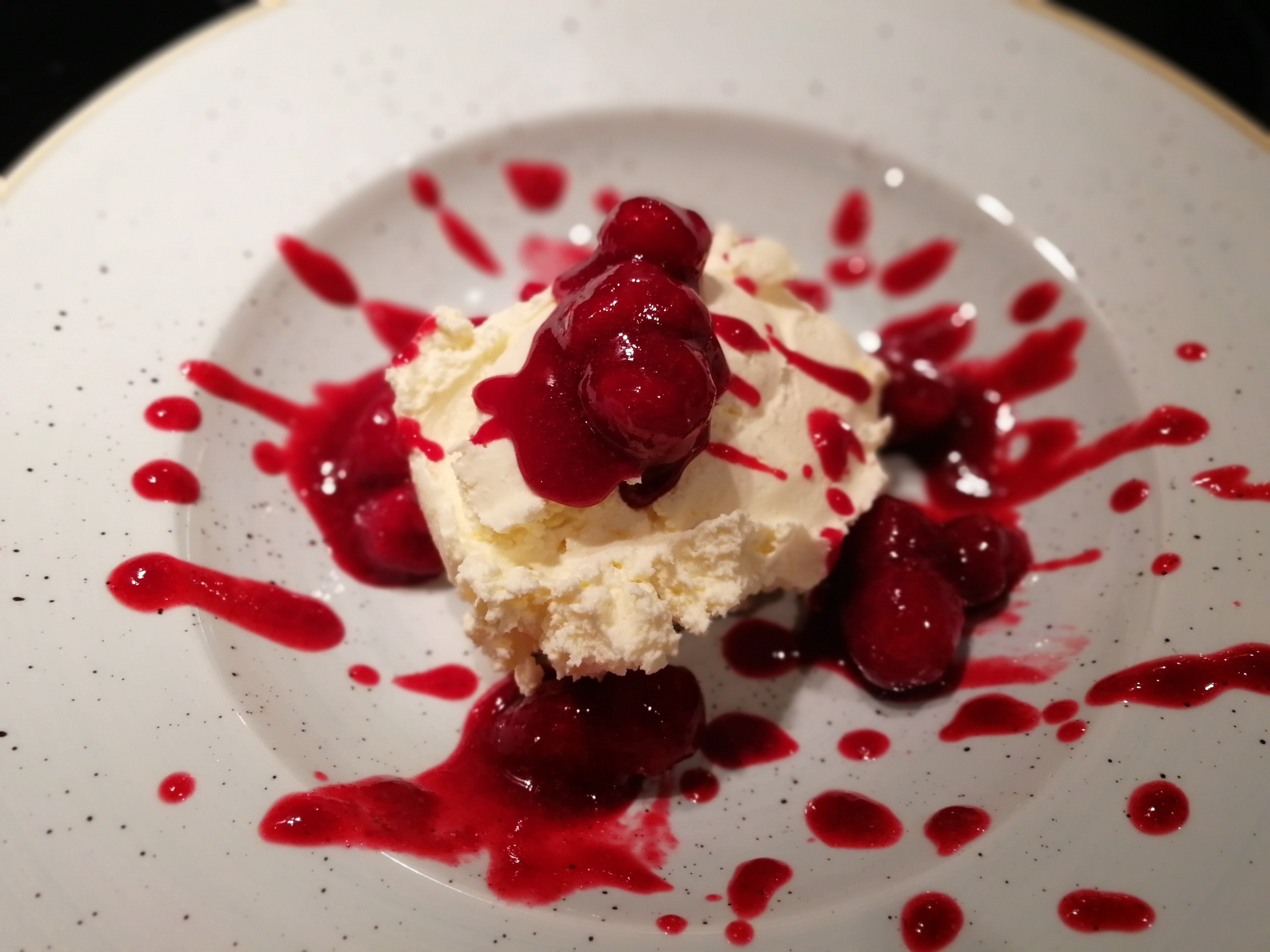 Mascarponecreme mit fruchtiger Sauce – gregorkocht Mascarponecreme mit fruchtiger Sauce – gregorkocht